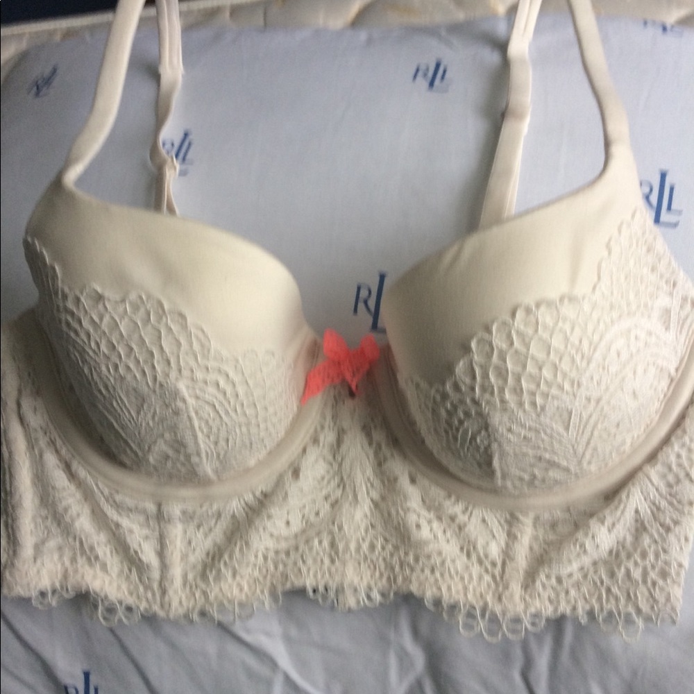 EUC Victoria’s Secret Body by Victoria Bra